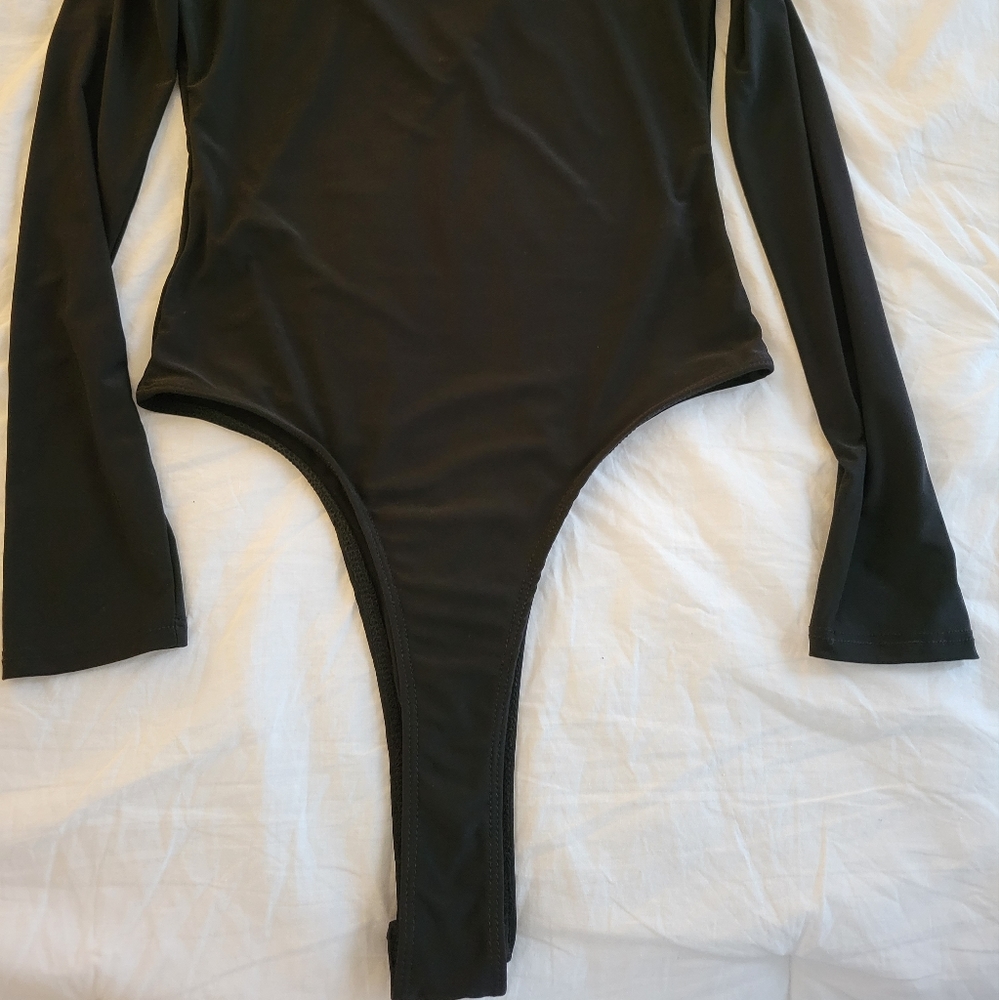Long-sleeved Bodysuit - Picture 3 of 4